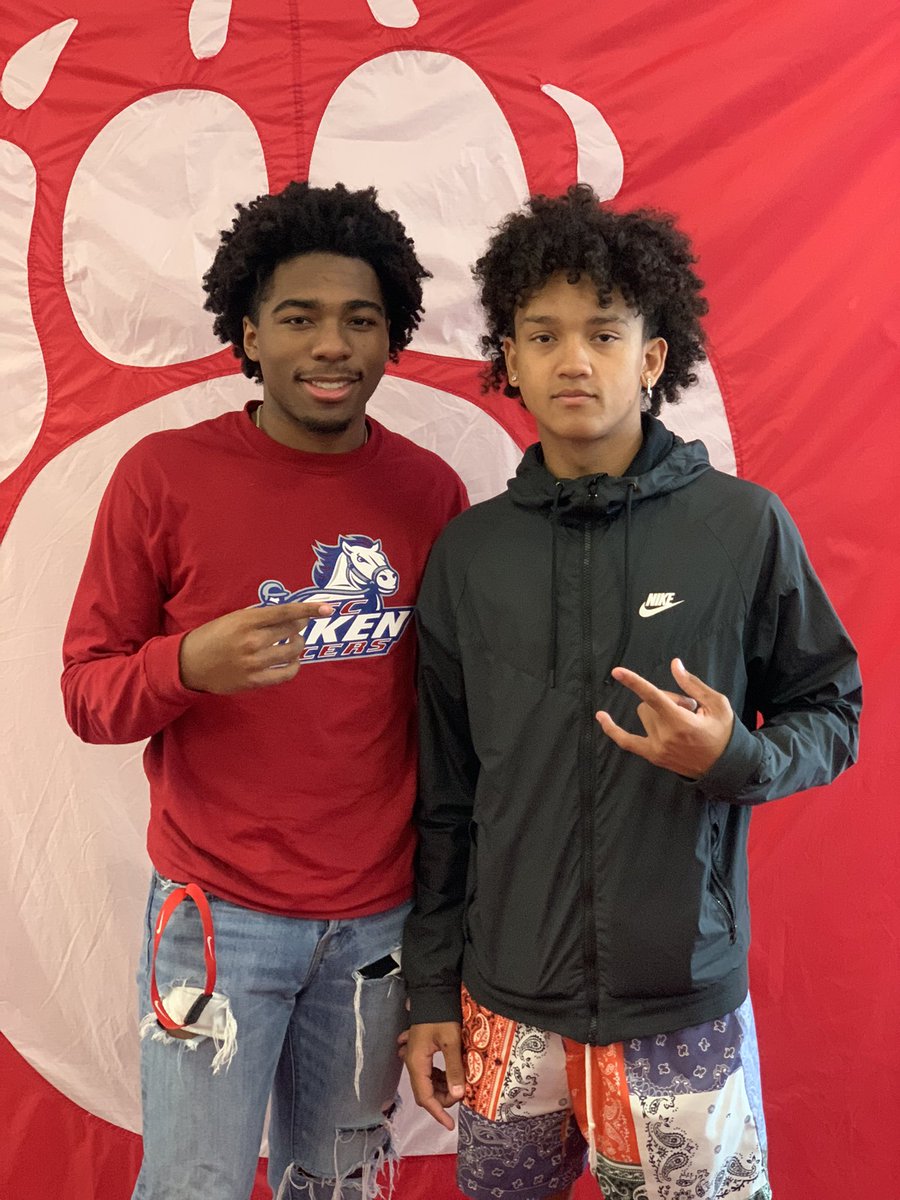 Signing day! <a href="/USCAikenMBB/">USCA Men’s Basketball</a> <a href="/TJKnight2244/">T.J. Knight</a> <a href="/Chris_Womack/">Chris Womack</a> @BRNDean <a href="/Phenom_Hoops/">Phenom Hoop Report</a> <a href="/ty1ewis/">Tyler Lewis</a> <a href="/colbylewis20/">Colby Lewis</a> <a href="/Coach_Rick57/">Rick Lewis</a> <a href="/DwightCanady10/">Dwight Canady, Jr</a> <a href="/keenanwilkins6/">keenan wilkins</a>