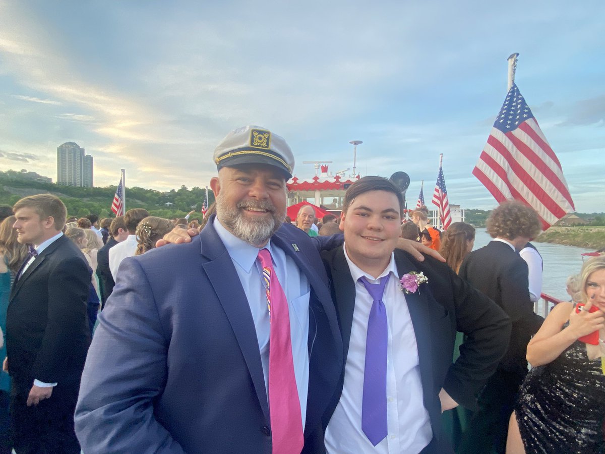 Captain Lindley and his first mate!
#FindYourGreatness #Prom2022
<a href="/SLSDLindley/">Mr. Lindley</a> @wildcatsofhhs
