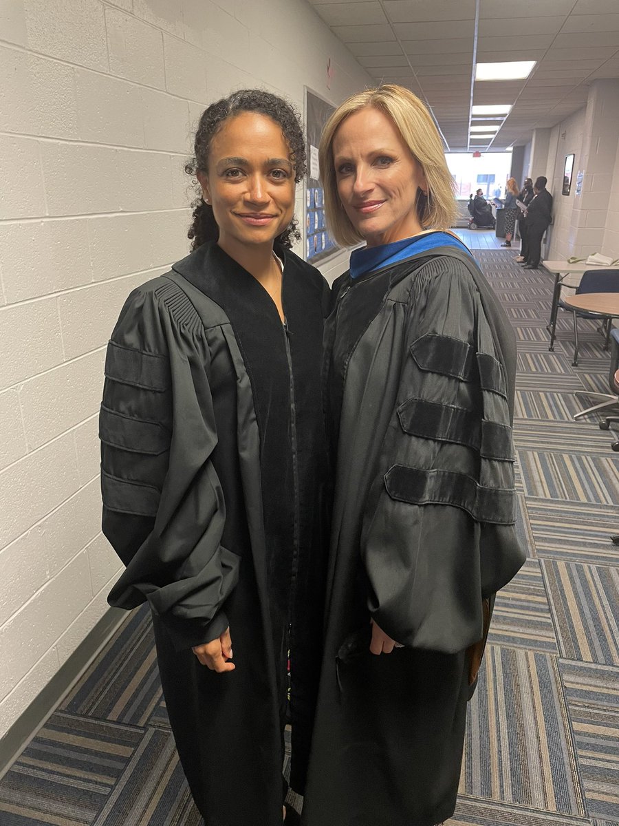 MarleeMatlin's tweet photo. And congrats to my dear friend @LaurenRidloff for getting your Honorary Doctorate of Human Letters from @GallaudetU We shall call you Dr. Lauren now!! 🤟🏻🤟🏻🤟🏻🤟🏻 https://t.co/BCc67PsUP2