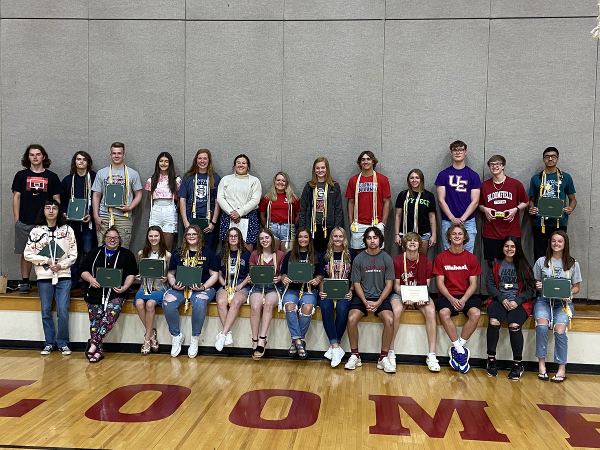 bloomfield_high's tweet photo. 26 BHS Seniors earned the Indiana College Core (ICC) through Ivy Tech Community College this school year! That’s one year of college credits earned and savings into the thousands in tuition! #GoCards @CELLuindy @IvyTechBL https://t.co/UUzvy6LoUR