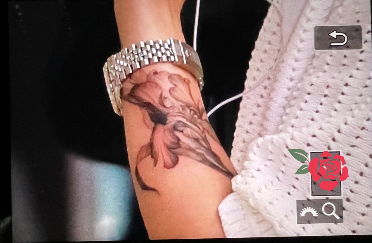 MK_514_'s tweet photo. Ustedes son muy jóvenes pero cuando changkyun se tatuo la espalda, mbb tuvo que esperar más de 1 año para que lo muestre, (incluso lo negó) y ahora muestra su tatuaje así como si nada https://t.co/DHAonVGheb