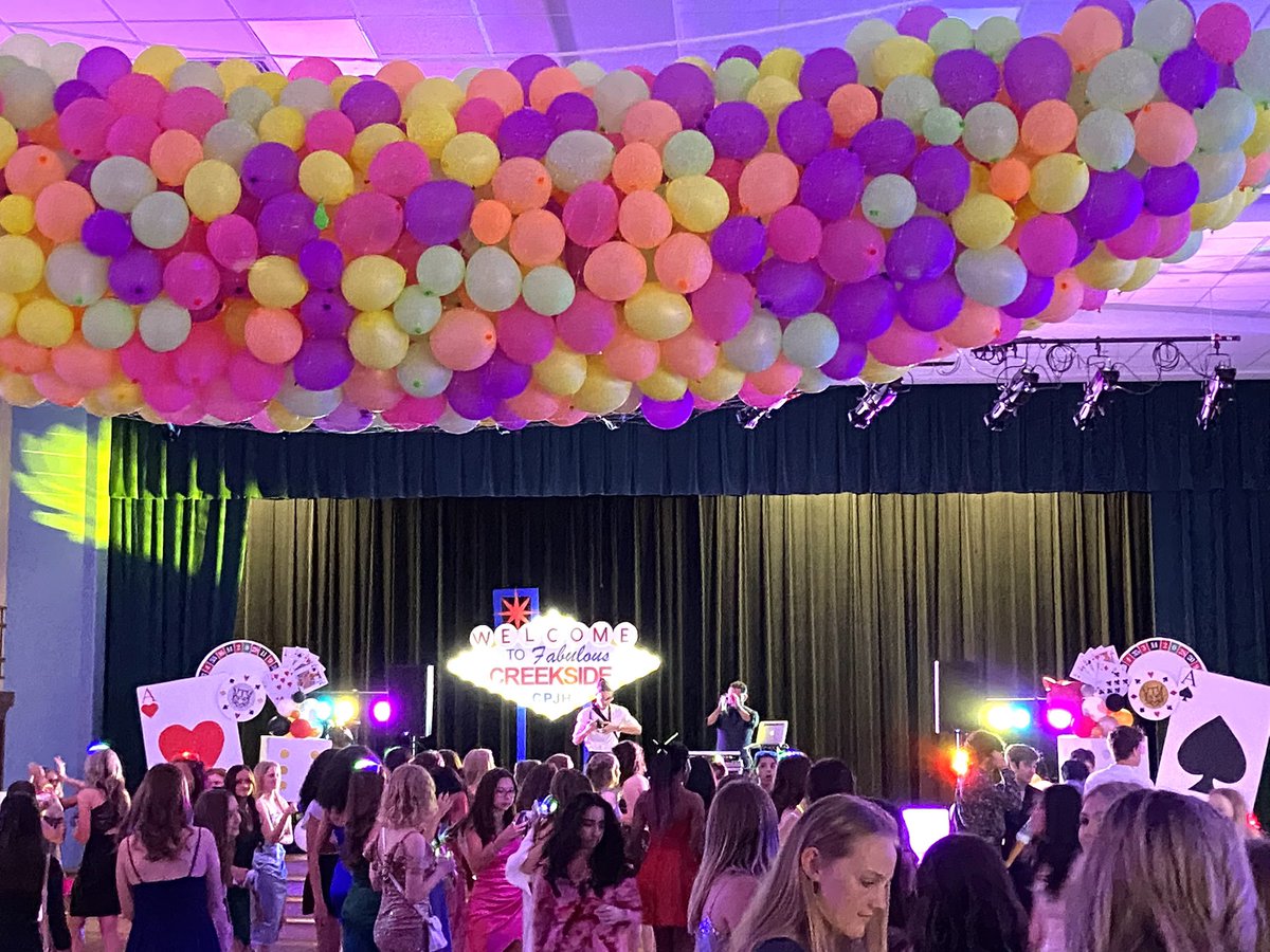 MrsJodiLea's tweet photo. The Park is hoppin tonight! #8thGradeBash @TISDCPJHS #CPJHInfluencer #DestinationExcellence @CPJH_PTO https://t.co/JRYiIxDCFj