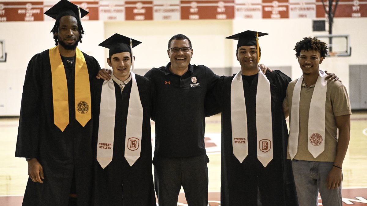 BradleyUMBB's tweet photo. Congratulations to the @bradleyu Class of 2022 with a special shoutout to Ari Boya, Riley Burger, Ja'Shon Henry &amp; Mikey Howell for earning their degrees today!!!!

🅱️🏀🎓 https://t.co/NTfF66zJao