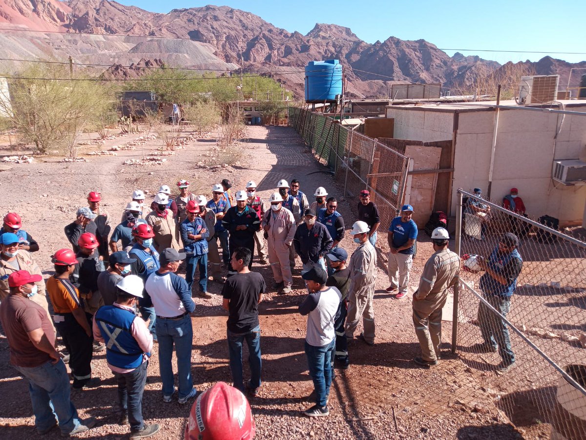 CrocNueva's tweet photo. La mina San Felipe en Baja California los trabajadores están en protesta ya que reciben amenazas y ostigamiento laboral. La CROC los respalda @IsaiasSiCumple
@SEGOB_mx
@tatclouthier 
@SE_mx
@m_ebrard 
@SRE_mx https://t.co/AW7OXnsOpO