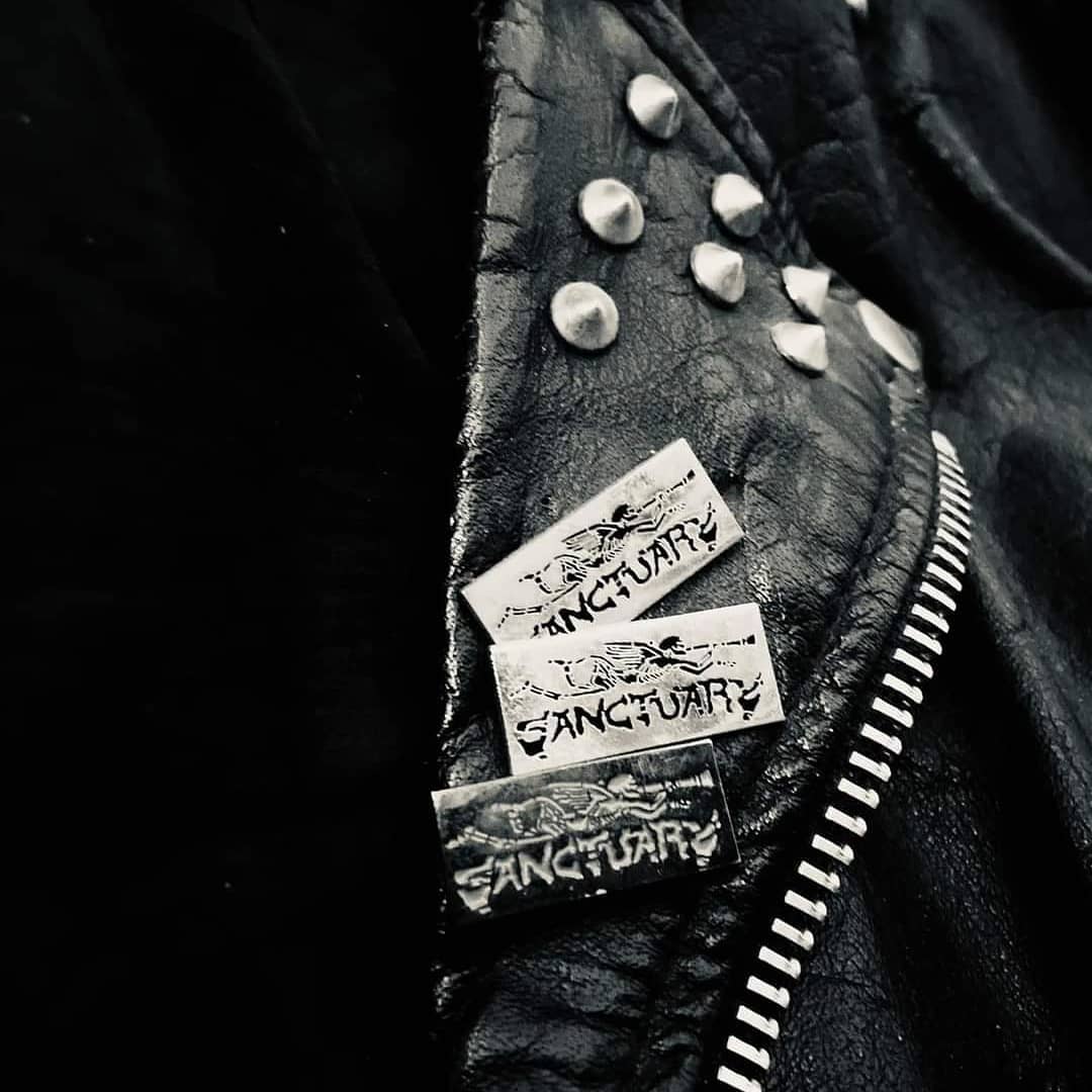 TorontoPast's tweet photo. TO in the 90's: Sanctuary opened in 1992, it was a popular goth bar during the 1990's. (Photos: Courtesy of the owner: Lance ). Pics: The staff of the Sanctuary, Pins, Logo.
#toronto #torontopast #torontophoto #downtowntoronto #toronto90s #retrotoronto https://t.co/dvHkPF6INb