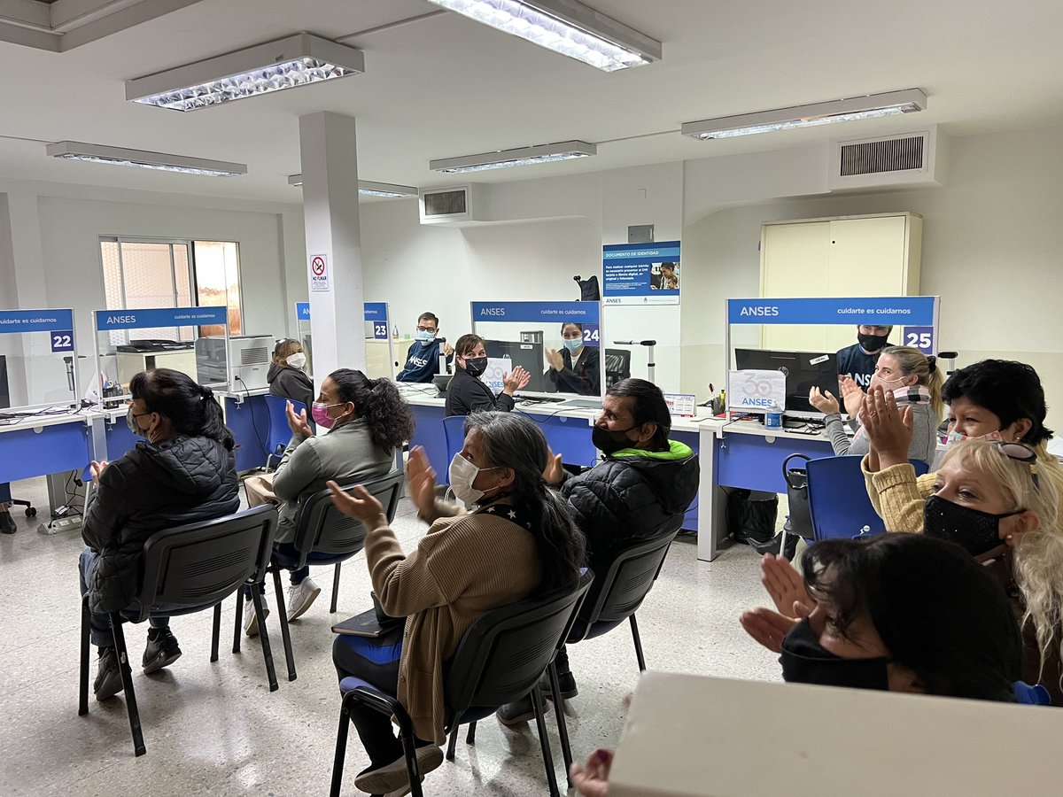 silviagaitan251's tweet photo. En La Rioja 75.948 son los beneficiarios y beneficiarias de REFUERZO DE INGRESOS un gran trabajo de compañeros y compañeras en toda la pcia. 1.350 millones de pesos ingresarán a la economía riojana @ansesgob @FerRaverta @amolinalarioja @QuintelaRicardo https://t.co/M6eHsseris