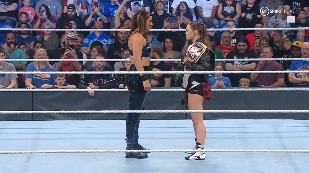 PWUruguay's tweet photo. ¡RAQUEL RODRÍGUEZ SALE A ACEPTAR EL RETO ABIERTO DE RONDA ROUSEY POR EL CAMPEONATO FEMENINO!

🔵 #WWE #SmackDown https://t.co/eb6TOcUTIF