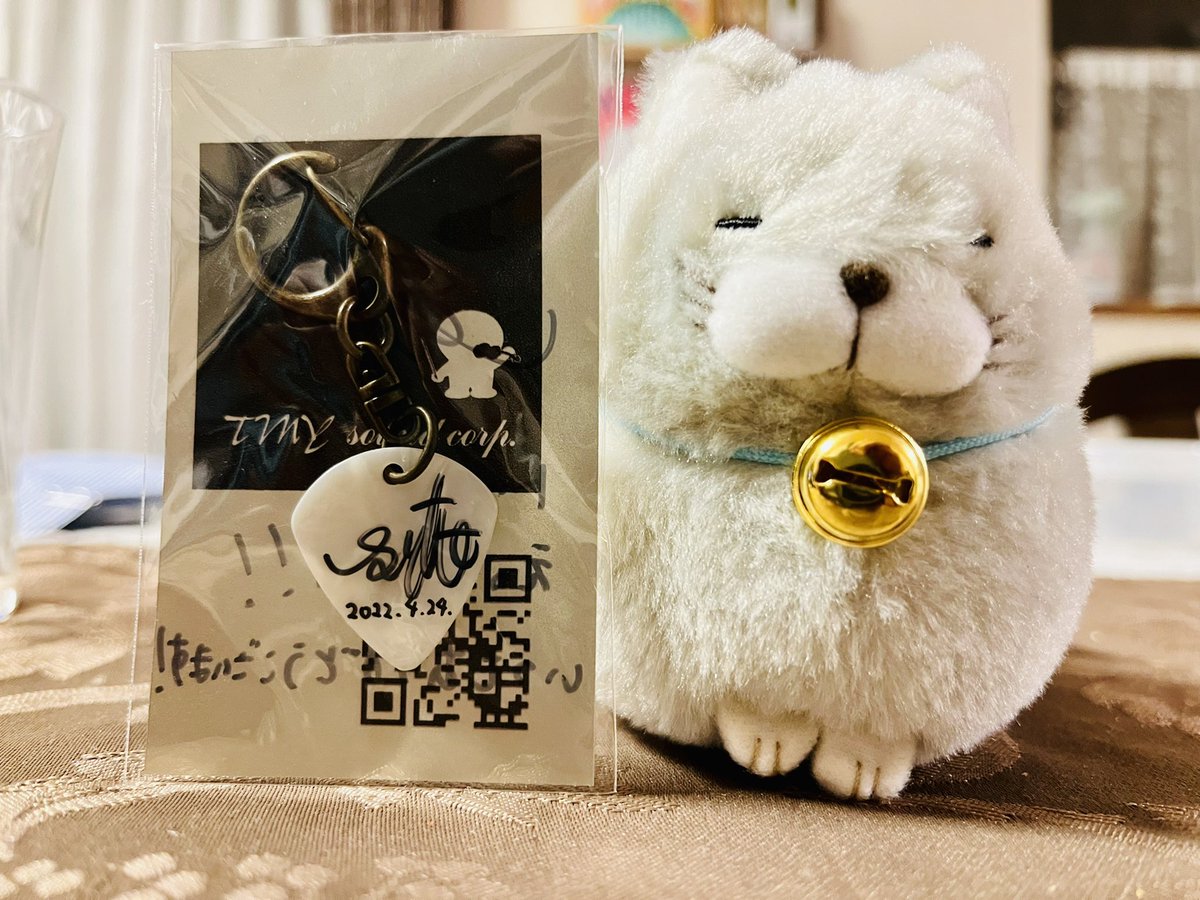 Ibiby5gGgFdj7sa's tweet photo. バイオリニストの高久知也さんのポコチャ配信内の4月抽選で当たりました🎯
メッセージとサイン入りのピックキーホルダーと肉球がとても可愛い平社員ニャンコ､最高でーす😁🤘
ありがとうございます🙇🙇‍♀️ 
#高久知也
#バイオリニスト
#TKQ
#ポコチャ配信 https://t.co/VHjJEoQqz6