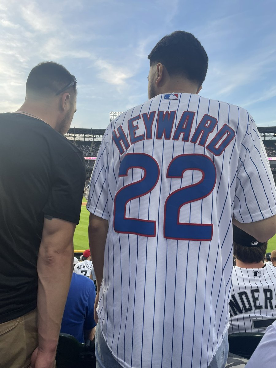 ViewTimsPics's tweet photo. @barstoolWSD Ik you’re in the stadium how should we handle this… https://t.co/SzZq9YEXR4