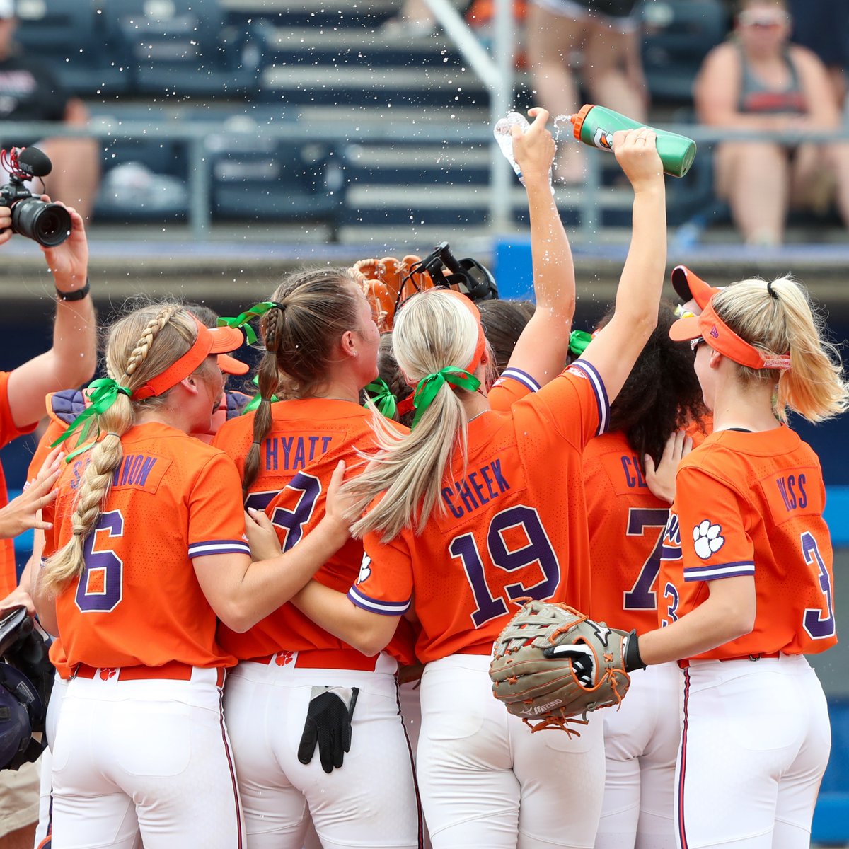 clemsonsoftball's tweet photo. The 𝐂𝐇𝐀𝐌𝐏𝐈𝐎𝐍𝐒𝐇𝐈𝐏 𝐆𝐀𝐌𝐄 is set!

Clemson will face Florida State at 1 p.m. tomorrow on ESPN!

#Team3 https://t.co/Mb0Vx3wfej