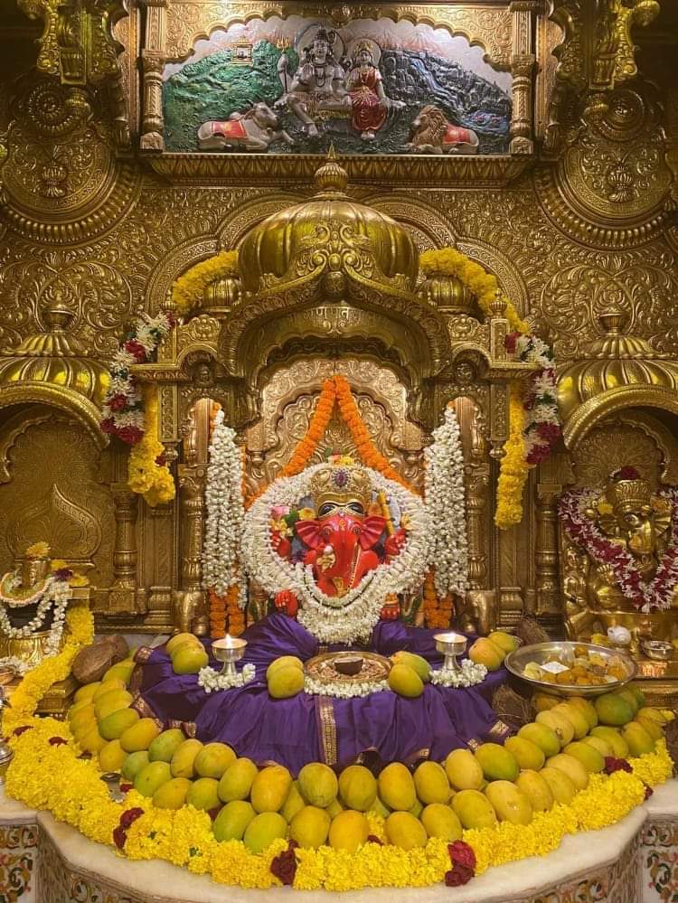 banke_shri's tweet photo. जय श्री सिद्धिविनायक 💛🙏 https://t.co/99zpZpKx3z