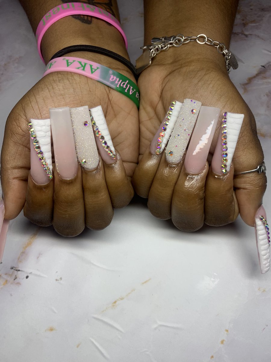 crylx_cb's tweet photo. It’s giving ….. #shsu #shsunails #shsunailtech #shsu22 #shsu23 #shsu24 https://t.co/8kDE9rd7q4