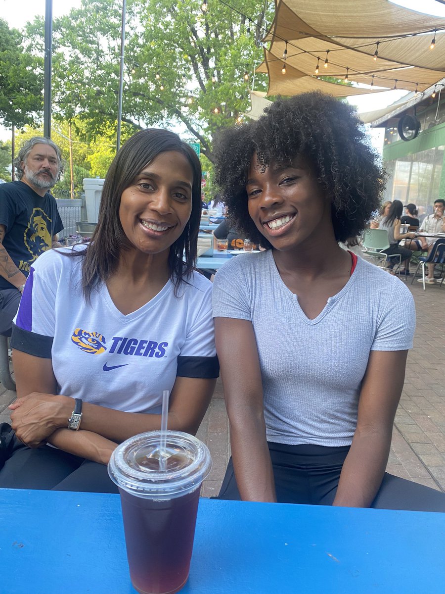 coachhedharris's tweet photo. Our state qualifying sophomore triple jumper, Indya Dotson has made it to Austin! #stateedition #memorialjumpcrew ♥️♥️♥️ https://t.co/JS0v3ZbN3L