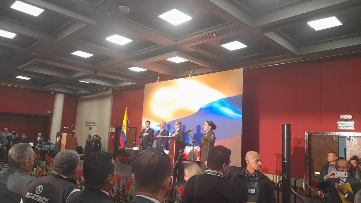 Asosec's tweet photo. #AEstaHora Instalación Encuentro de Articulación Gobierno y Sector de Vigilancia y Seguridad Privada #Himno de #Colombia #Asosec
Preside de la República Iván Duque, @IvanDuque Ministro de Defensa Diego Molano, @Diego_Molano Superintendente Orlando Clavijo https://t.co/DxsoPLy8gv