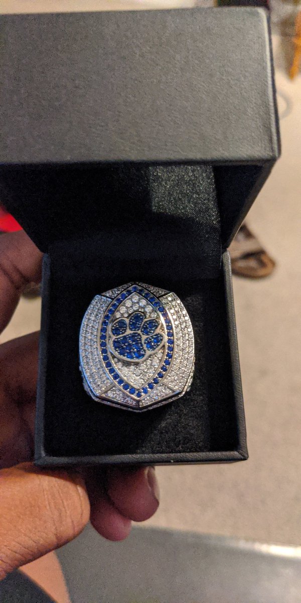 Cxc442's tweet photo. #C4L 💙🖤💙🖤 https://t.co/VeNkyX4iPE