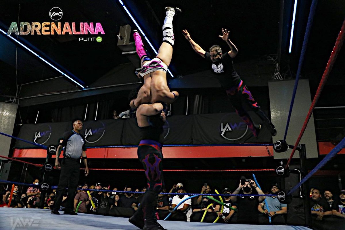 LAWEWRESTLING's tweet photo. Y en https://t.co/Yv0BppTUSM tendrás:
- VERSIÓN EXTENDIDA con sobre 35 minutos adicionales de contenido.
- LUCHA EXCLUSIVA cuando #ElBelloYLaBella @jc_jExXx y @BellaPulli se enfrentan a los Judas Melendez.
ADRENALINA: mañana sábado 8:00pm por @Punto2TV y LAWEonDemand. https://t.co/gFhRBzyBQE