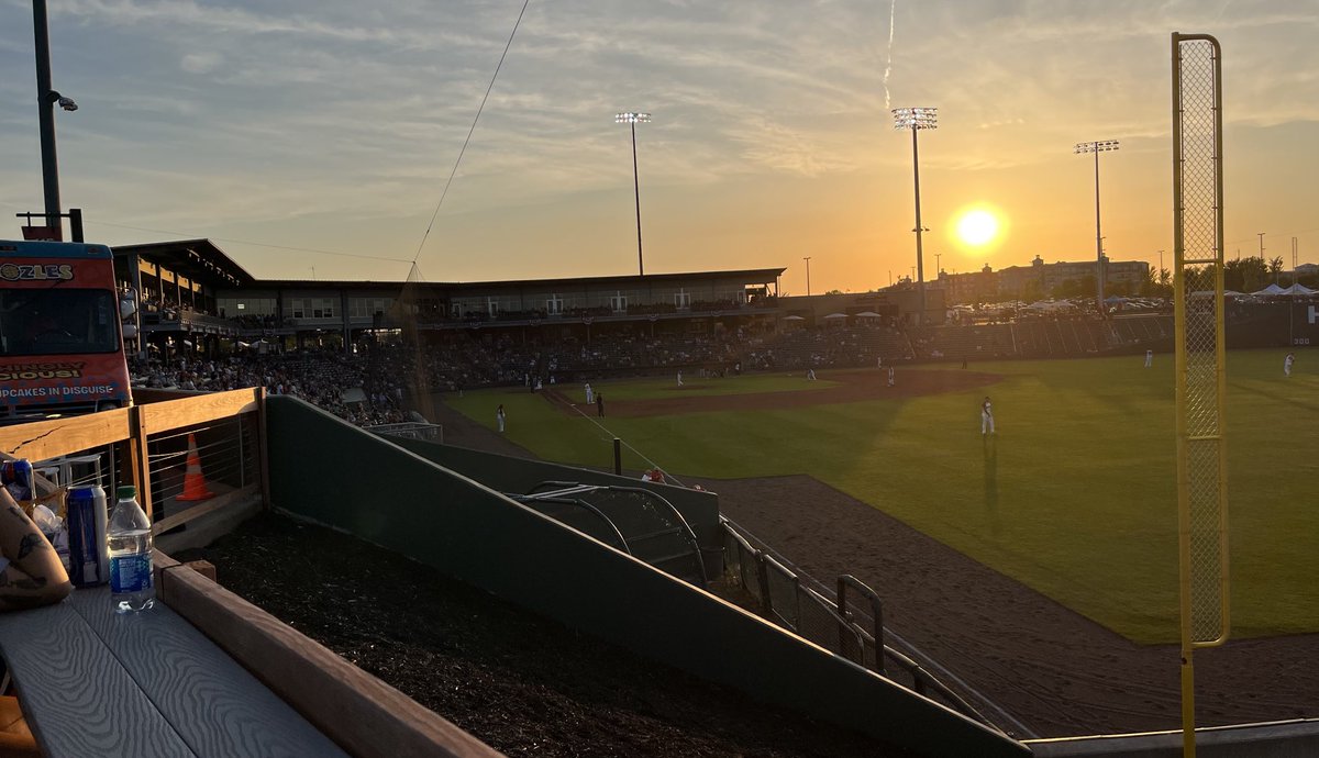 MGreensteinTV's tweet photo. Great night at the ballpark @kscitymonarchs #aaopeningday https://t.co/JWVFXHxKnm