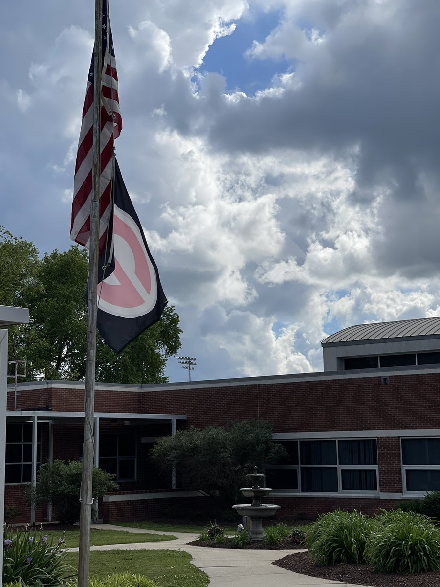 GrahamRedDevils's tweet photo. It’s been another great week to be a Red Devil! We are looking forward to Prom tomorrow night for our Juniors and Seniors and their dates! Everyone else, have a great weekend and we’ll see you back here on Monday! #GrahamGreat #ThinkRed https://t.co/i5XHV0VvEJ