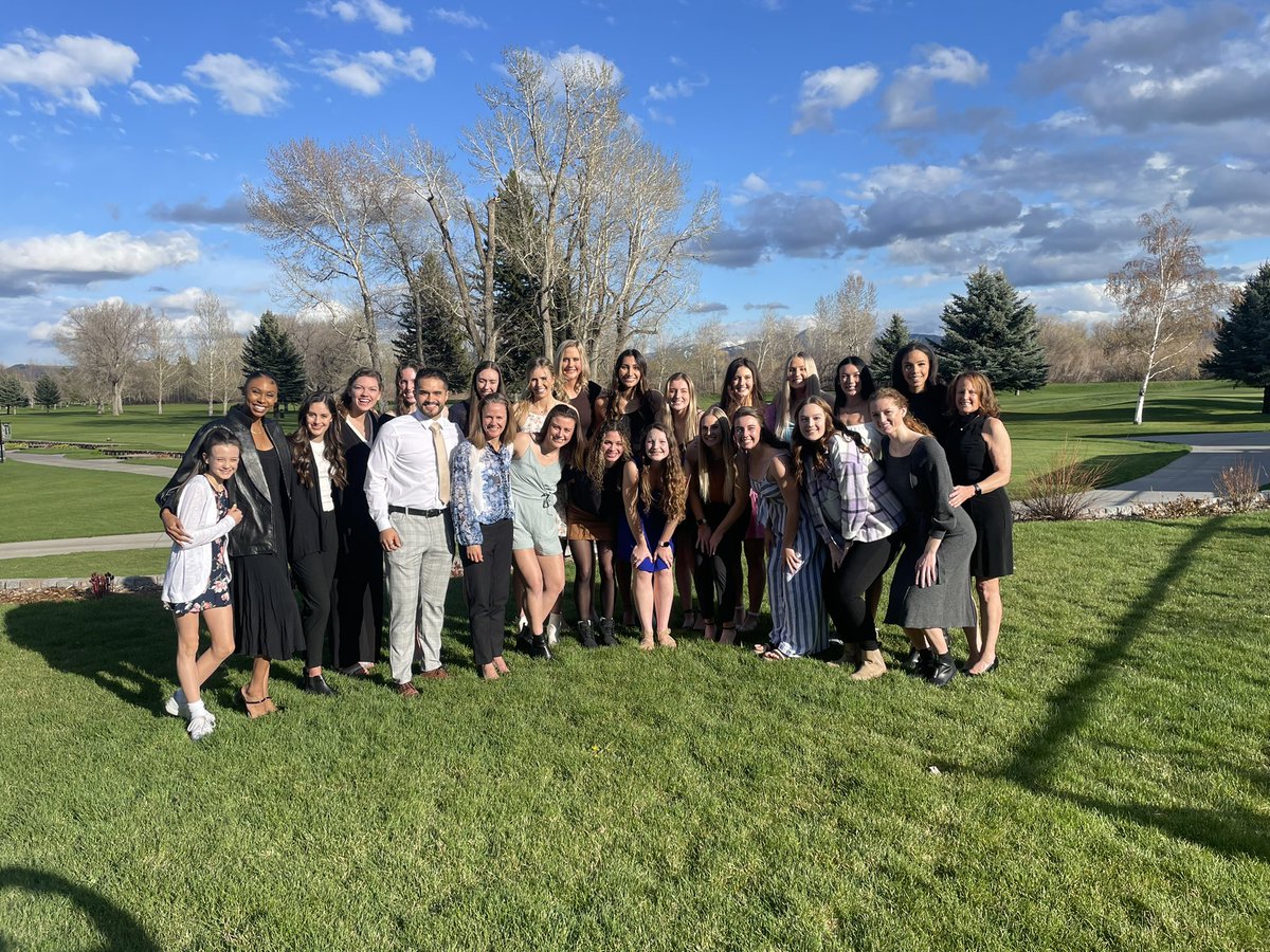MSUBobcatsWBB's tweet photo. We had an incredible time celebrating the season last evening! Congratulations to our seniors @atvansickle @mocchighooper @SophiaSeffrood 🎉 We look forward to following along for your next journey💛 https://t.co/8m8tDlS4Xu