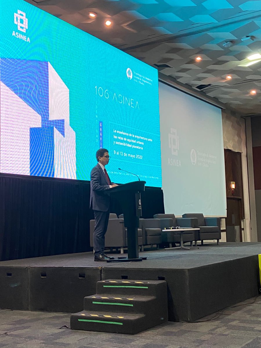 ArquitecturaUAN's tweet photo. El Mtro. Gerardo Broissin, director de la Facultad de Arquitectura de la Universidad Anáhuac México, le desea mucho éxito al Mtro. Homero Hernández Presidente Electo de la Asociación de Instituciones de Enseñanza de la Arquitectura de la República Mexicana.  #arqanáhuac #Asinea https://t.co/sFSYCMgd2F