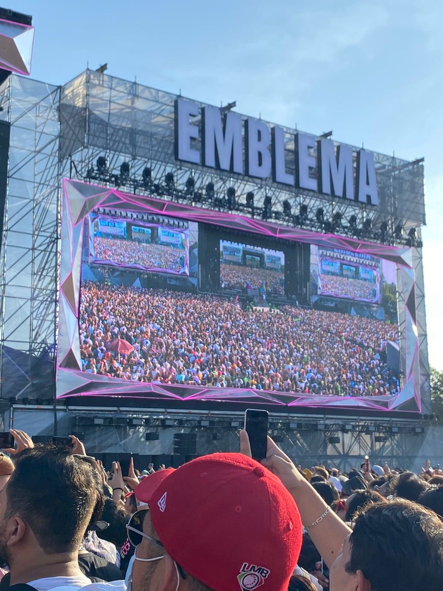 leoeldreamer's tweet photo. Danna Paola arrasando con la cantidad de púbico que juntó para el Tecate Emblema es mi cosa favorita de la vida en estos momentos https://t.co/tSo6PJhoGB