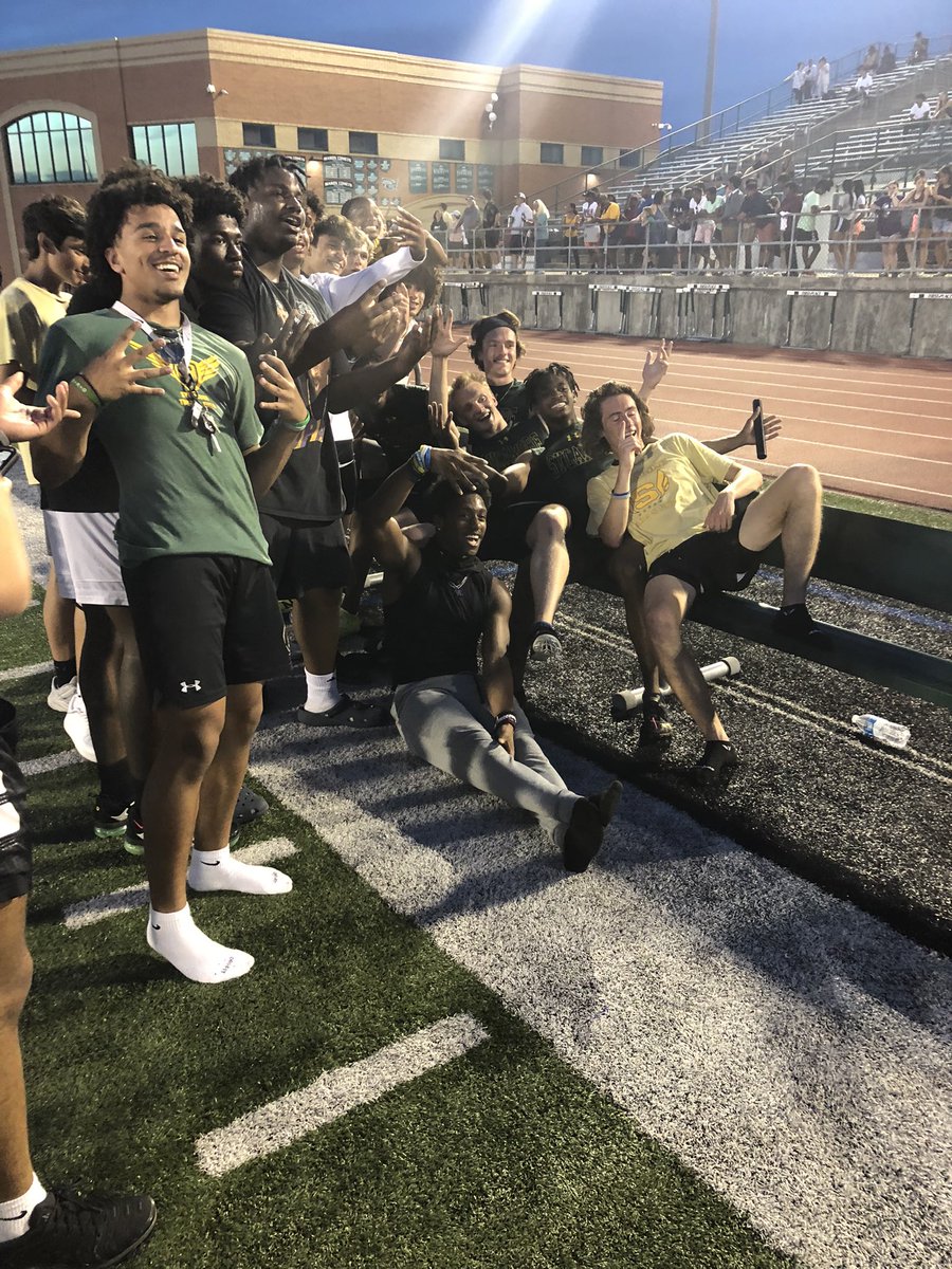 GoAvesAthletics's tweet photo. So so sweet!!!! #REPEAT!!! https://t.co/FSVFPnbl63
