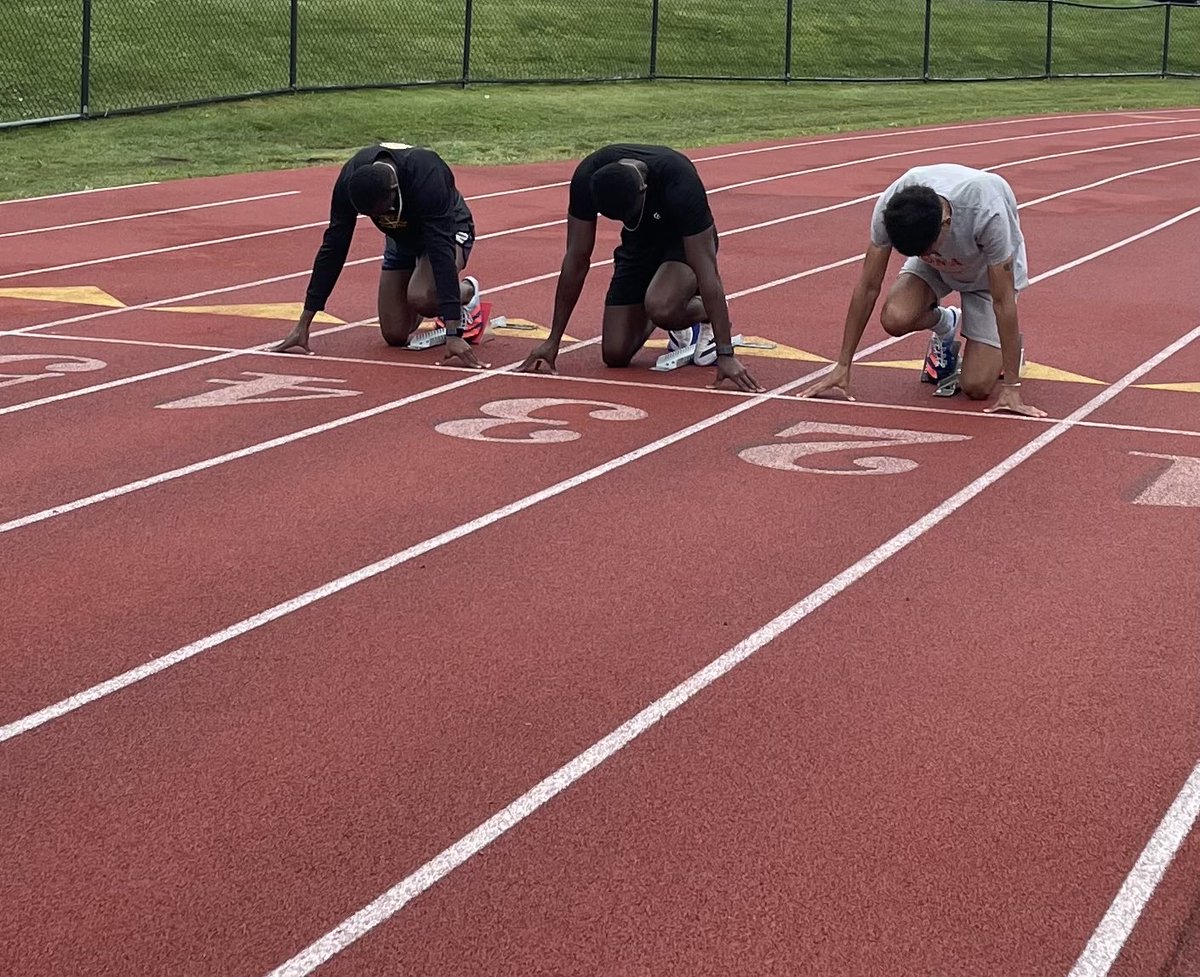 YelenaDickerso2's tweet photo. Bitter sweet... last official practice of the season ... so much learned, so much accomplished and so many new goals on the horizon #onemoremeet #trackandfield #d1athletes https://t.co/A3iyeREhbw