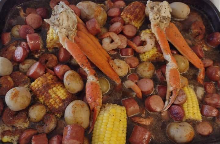 Footballcoach89's tweet photo. Y'all I'm spoiled today, with two birthday cakes, my favorite drinks and a Seafood Boil with Antoinette L. Davis  for my bday, I'm ready for the game tonight. GRIZZ vs GS 🎂 #Ringseason https://t.co/vgLZinllUA