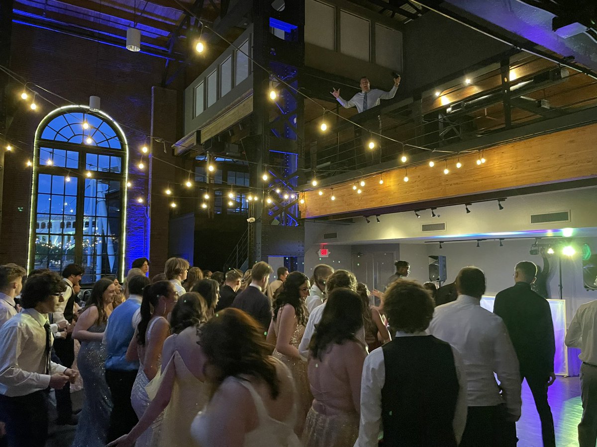 CuyhtsAD's tweet photo. Dance Time with @mjanatovich watching from up top 👀 https://t.co/trg42UW8JP