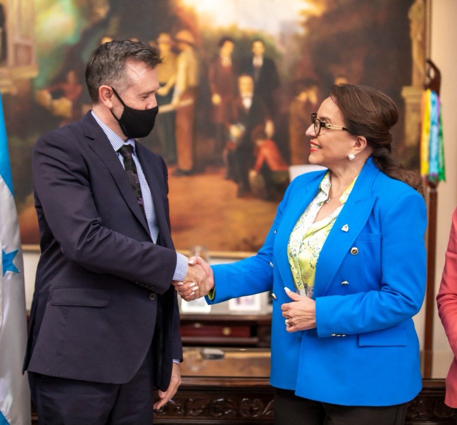 r_ellner's tweet photo. ¡Voluntad de acero e implacable¡
@XiomaraCastroZ traerá la #CICIH a #Honduras 🇭🇳 https://t.co/nPnakzSIWL