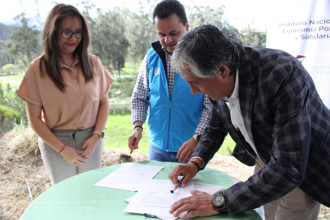 GADSigsig's tweet photo. ¡Los Sigseños celebramos la reactivación económica!
Recibimos por parte del @IEPS_Ec e @InclusionEc la Granja Sígsig en un evento emotivo con todos nuestros productores Sigseños.

¡Juntos lo hicimos Sigseños!🤝🏼💯 https://t.co/rd1SPiuvsf