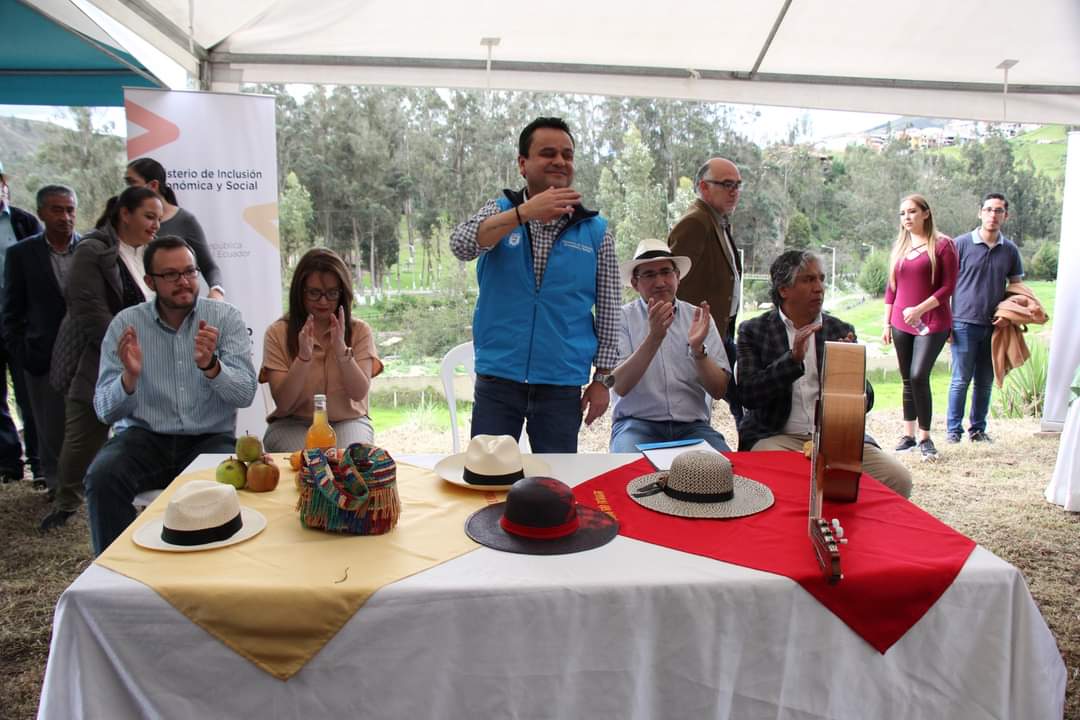 ¡Los Sigseños celebramos la reactivación económica!
Recibimos por parte del <a href="/IEPS_Ec/">IEPS Ecuador 🇪🇨</a> e @InclusionEc la Granja Sígsig en un evento emotivo con todos nuestros productores Sigseños.

¡Juntos lo hicimos Sigseños!🤝🏼💯