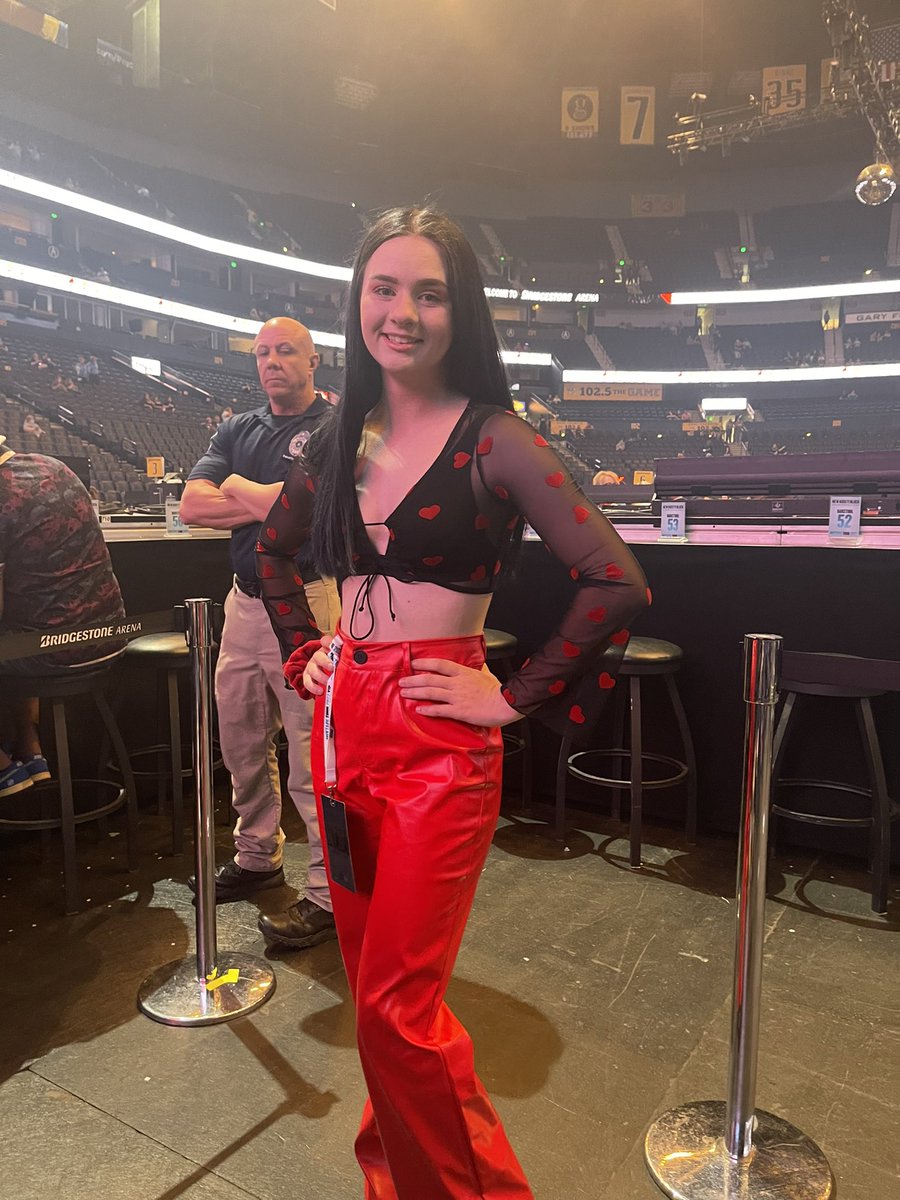 Show #3 ! 💙💜 <a href="/stacie9853/">Trifuckta's #bananas</a> <a href="/NKOTB/">New Kids on the Block</a> <a href="/DonnieWahlberg/">Donnie Wahlberg</a> #NKOTBMixtapeTour