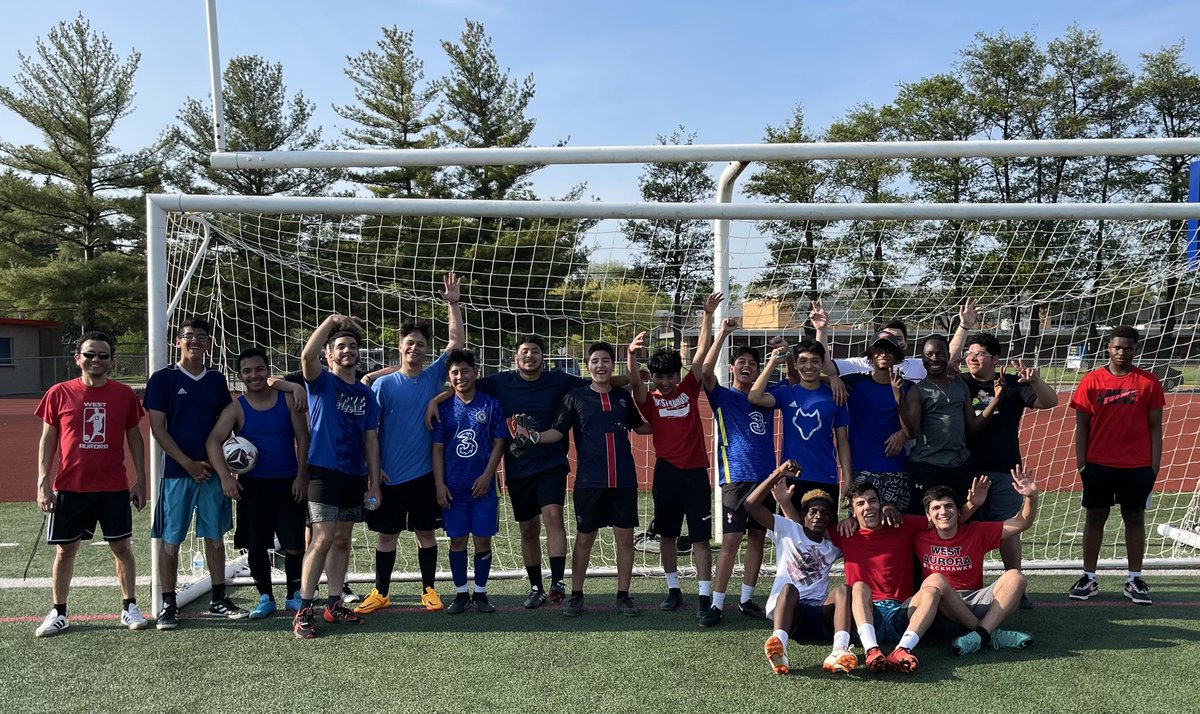 canders_'s tweet photo. It was a great evening to 

🔴🔵 CELEBRATE 🔵🔴

our Multilingual Blackhawks 

at our annual soccer showdown! ⚽️ 

#Multilingual129 @sd129 @WAactivities #Classof2022 #WestisBest https://t.co/wEYNupTZho