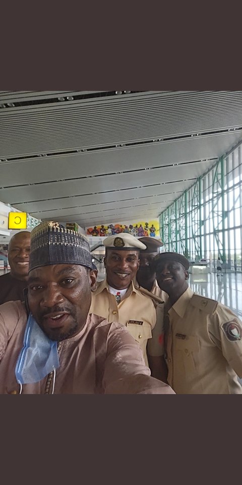 Ordiinarygcon's tweet photo. At the airport right now, about to board Emirate airlines to........ Brekete family members pls neon standby ... https://t.co/I4Qrb3GbBo