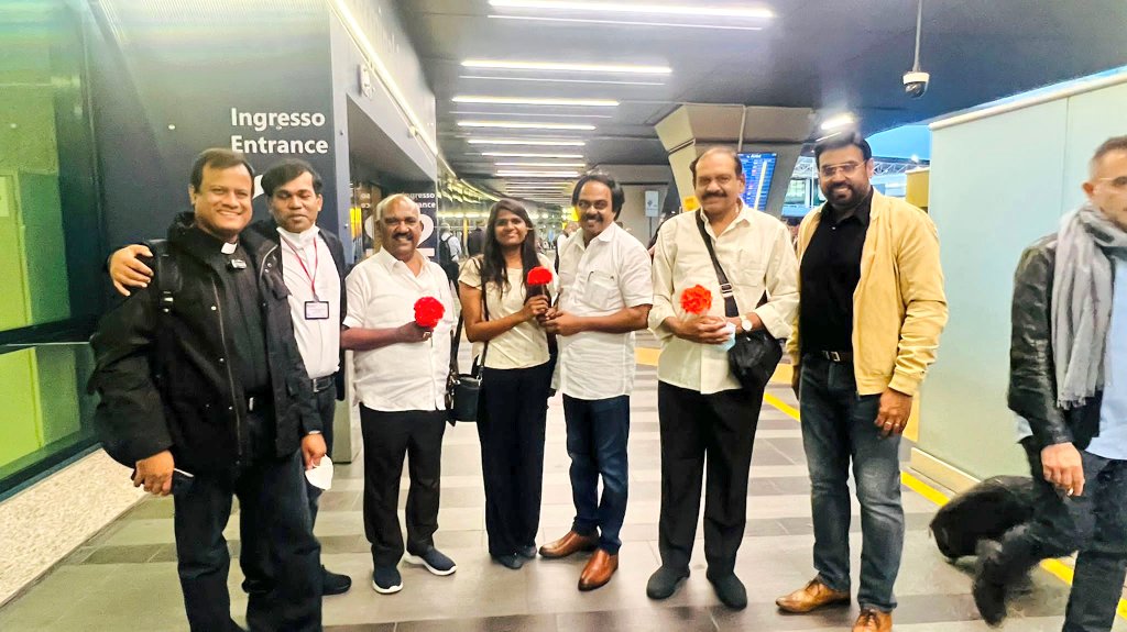 GingeeMasthan's tweet photo. இத்தாலியில் மறைசாட்சி தேவசகாயம் பிள்ளை அவர்களுக்கு புனிதர் பட்டம் வழங்கும் நிகழ்ச்சியில் மாண்புமிகு முதலமைச்சர் @mkstalin அவர்களின் பிரதிநிதியாக தமிழக அரசின் சார்பில் கலந்து கொள்ள ரோம் வந்தடைந்தேன்.

@Manothangaraj @PeterAlphonse7 https://t.co/FSgf4fjZuo