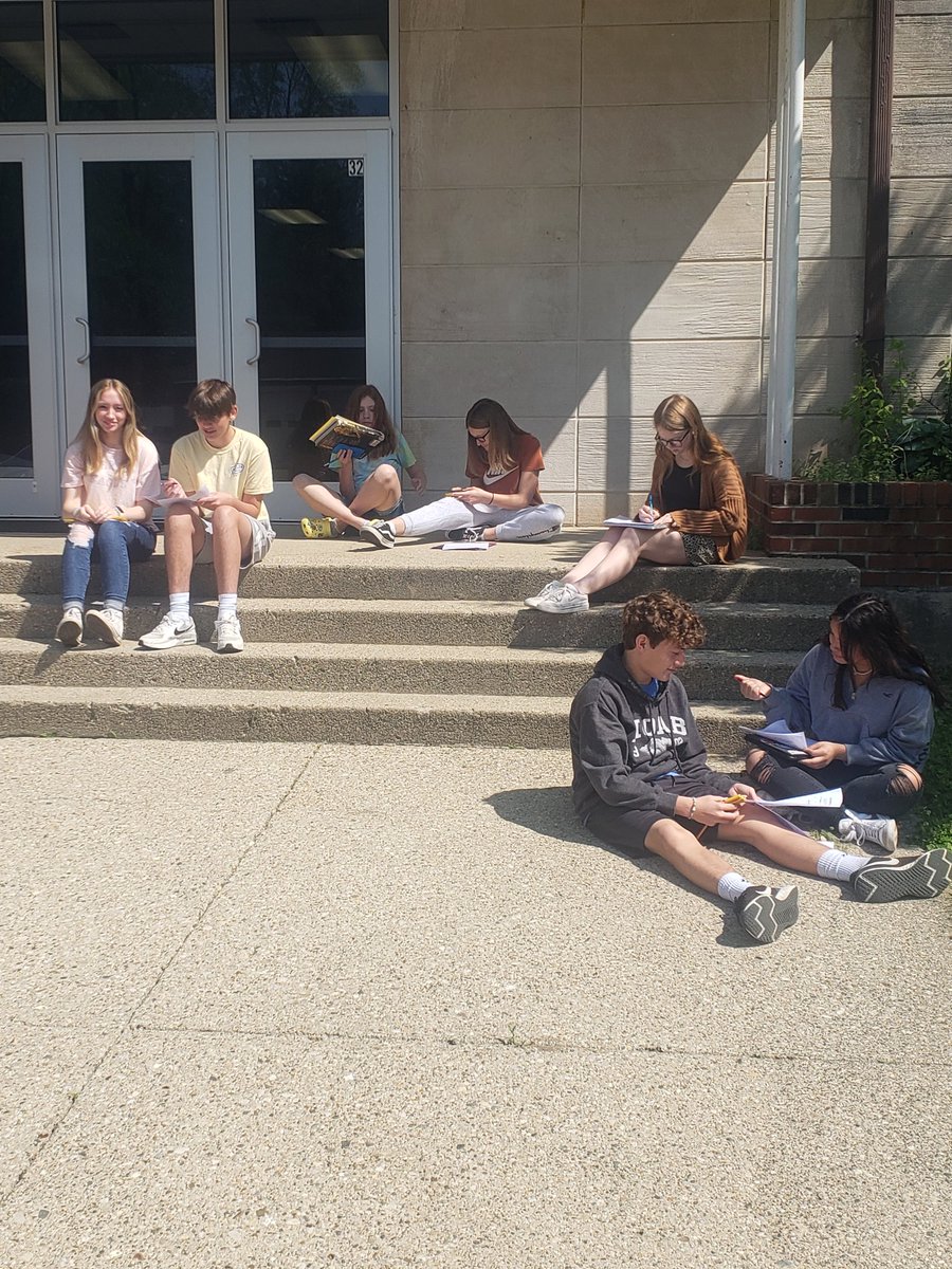 MathEagles's tweet photo. We took the Quadratic Formula outside in Algebra today! Students enjoyed the fresh air working on a hard concept in Algebra!@lakes_renee @LHSGoldenEagles @SuptStover @Punkerdunk @dberry1978 https://t.co/yQxqGfcVuC