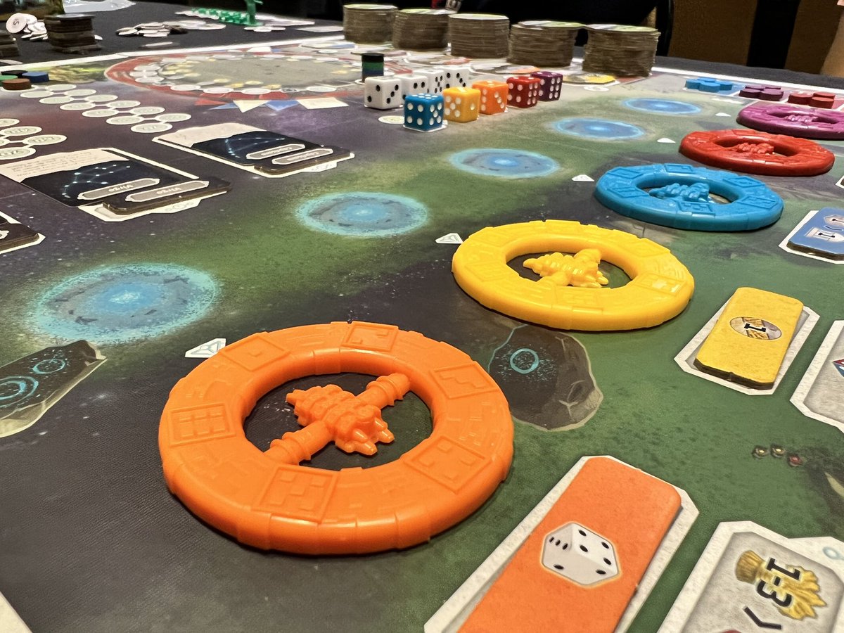Long Shot: The Dice Game and Origins: First Builders two of the most interesting new to me plays at <a href="/Geekway/">Geekway</a> today! Discussion coming up on our next @dukesofdice episode! <a href="/LouisvilleDad/">Louisville Dad</a> @jameystegmaier