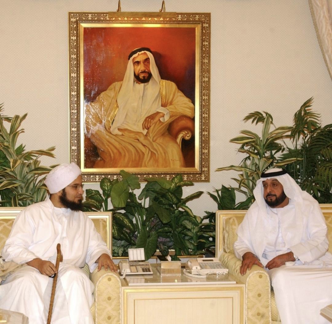 اللهم اغفر لعبدك الفقير إلى فضلك خليفة بن زايد وأسكنه الفردوس الأعلى من الجنة، واخلفه في أهله ووطنه بخلَفٍ صالح.
اللهم إن نبيك ﷺ قال: (الراحمون يرحمهم الرحمن تبارك وتعالى). وقد كان عبدك هذا رحيمًا بخلقك، محبًا لفعل الخير والإحسان إلى الفقراء والمساكين؛ فارحمه يا أرحم الراحمين.