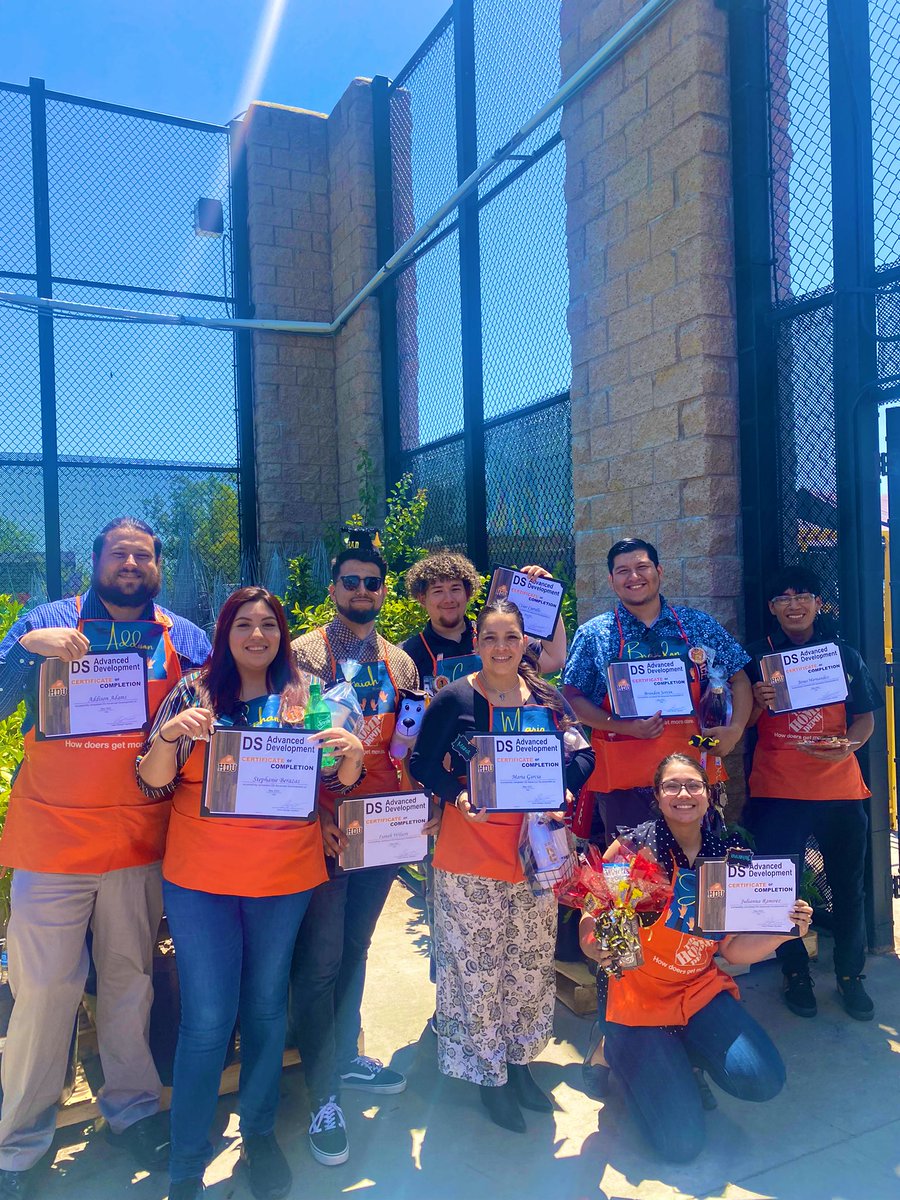 MoniqueASDS's tweet photo. HDU Graduation 2022 🥂 Super proud of our HDU class and all of their accomplishments! This is only the beginning and can’t wait to see each one of your journeys, may you all shoot for the stars ⭐️ https://t.co/9z3tgRNkHG