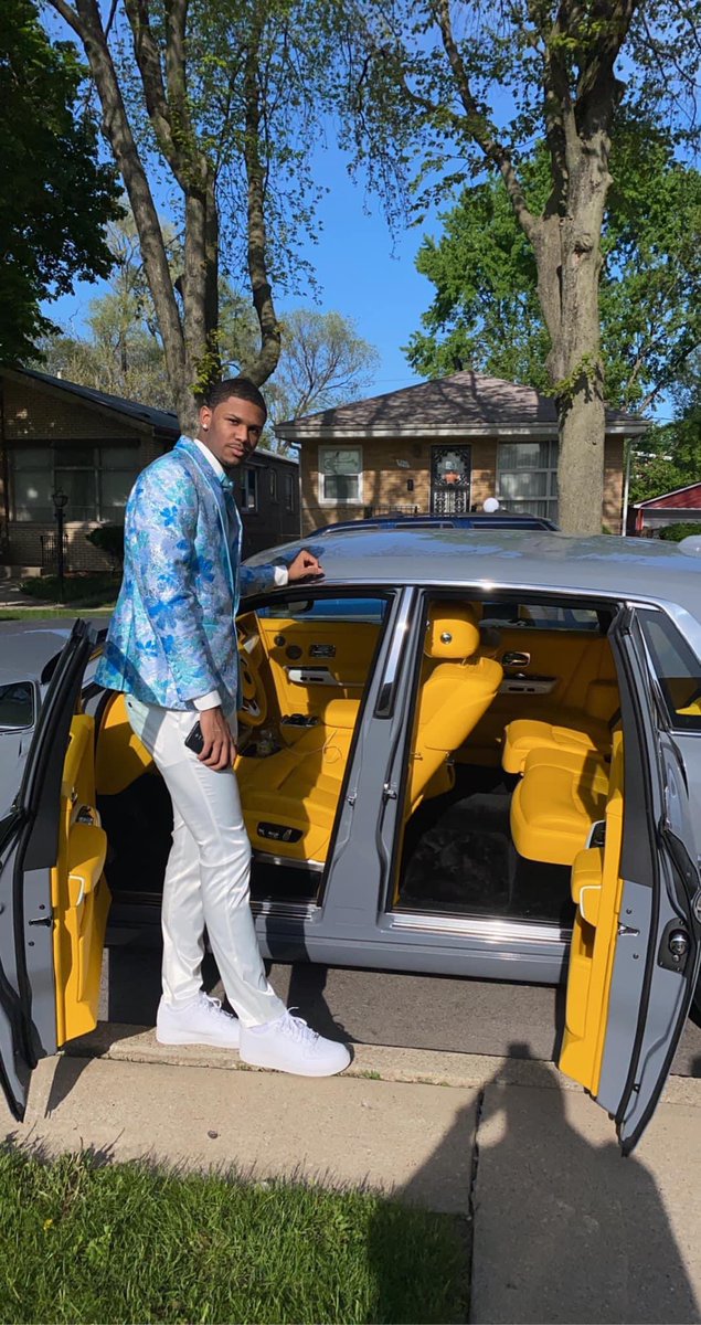 AndreCaseySr1's tweet photo. You guys shut it down🔥 #Prom2022 #RRPhantom @AndreCaseyjr_23 @jonahbellee https://t.co/EUSNYAAbMr