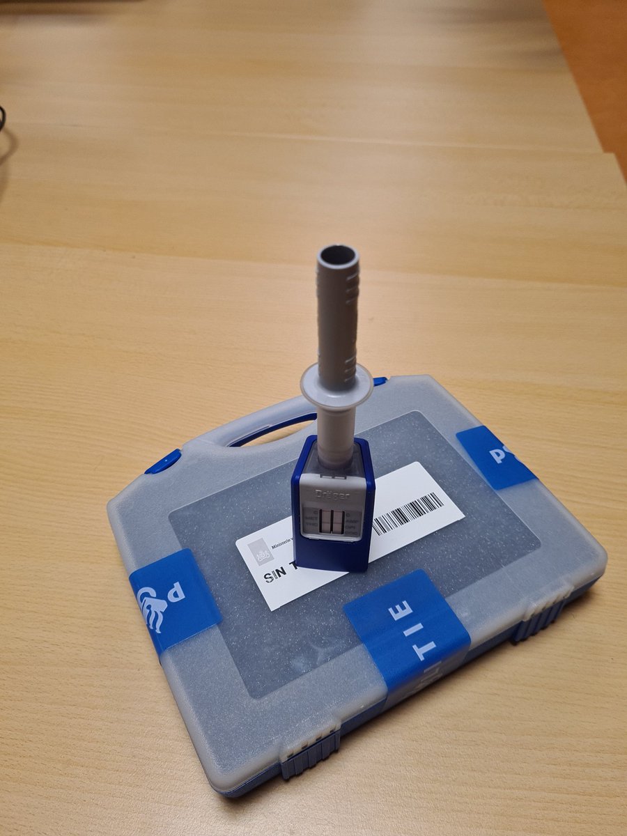 POL_KaagenBrssm's tweet image. In #OudAde viel een bestuurder op vanwege zijn rijgedrag. De 37-jarige bestuurder bleek onder invloed van drugs. Bleek overigens niet de eerste keer. Bloed afgenomen tbv onderzoek door het laboratorium.