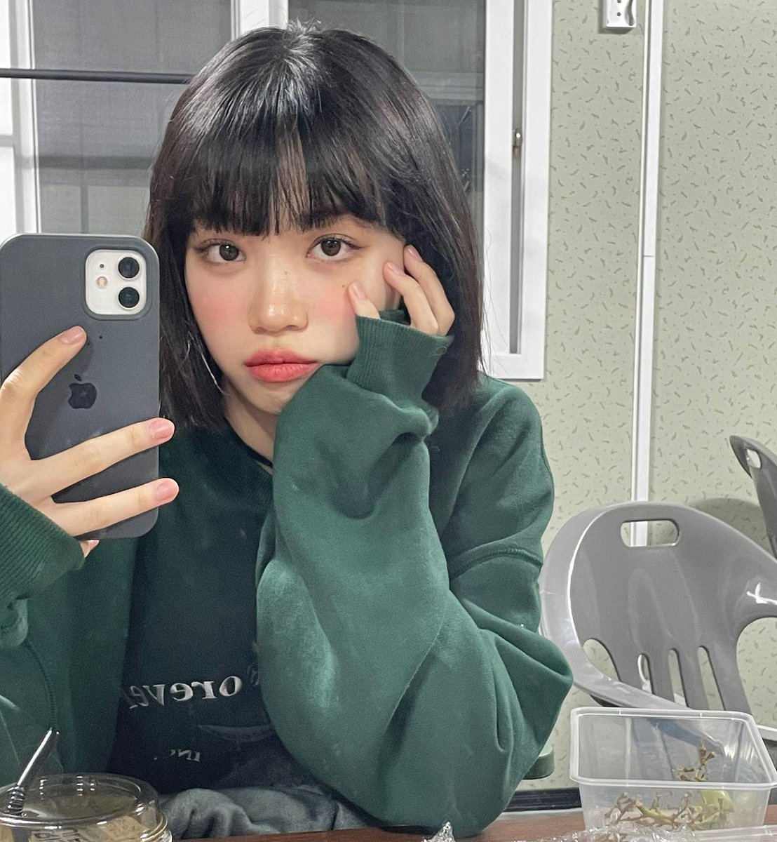chaewwonn's tweet image. Matching my style with green colors today. 💚 Finalized it using a modest choker, have a cuddly sweater weather everyone! *ೃ༄