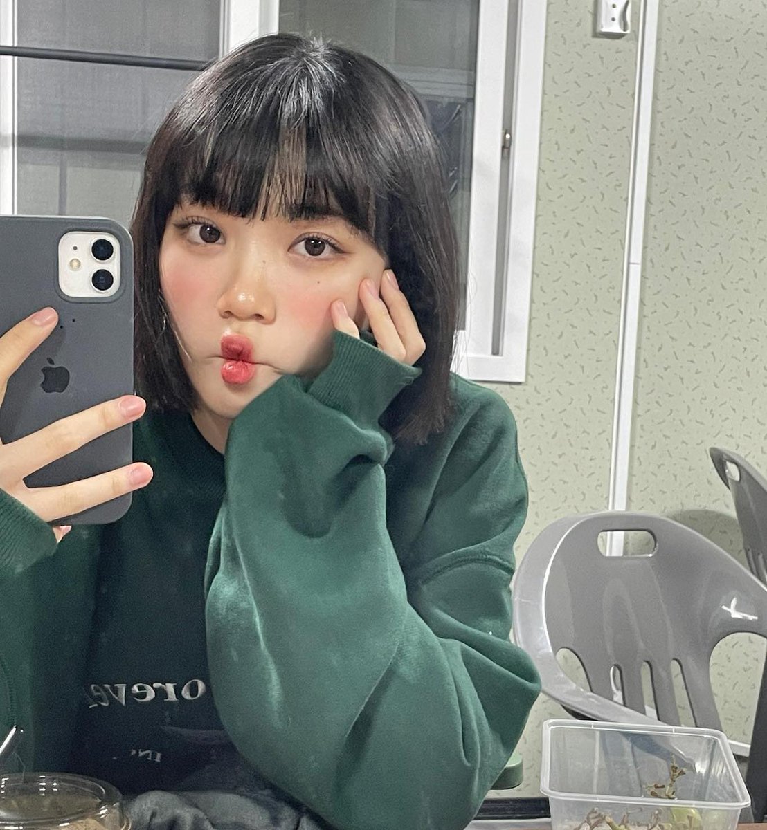 chaewwonn's tweet image. Matching my style with green colors today. 💚 Finalized it using a modest choker, have a cuddly sweater weather everyone! *ೃ༄
