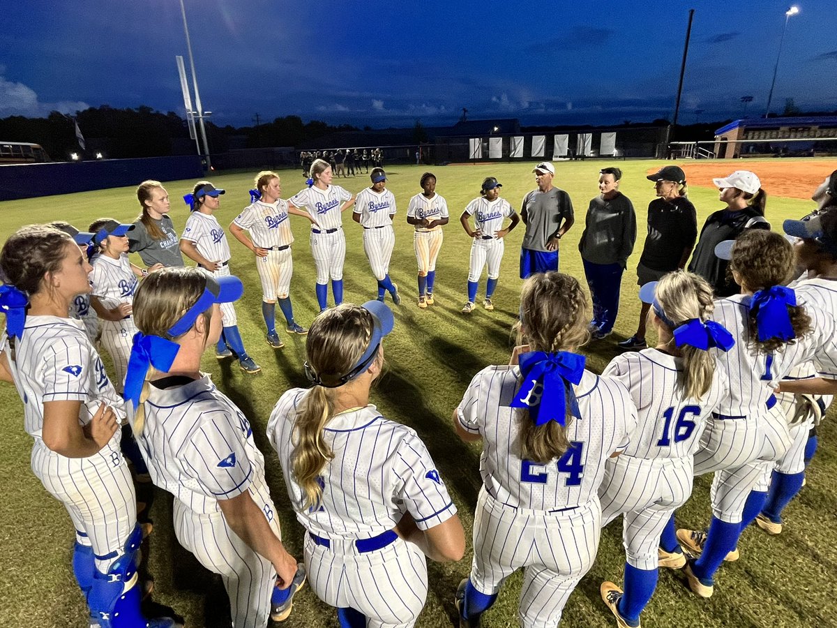SpartanburgD5's tweet photo. Took care of business ✅ @Byrnes_Softball wins 12-3 🥎 Next game ➡️ Monday! #ChopWoodCarryWater #BestIsTheStandard  @ByrnesAth1etics https://t.co/am3CPIjJXn