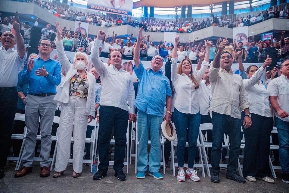 EddyOlivares14's tweet photo. Los perremeistas estamos conscientes de que la unidad y la solidaridad son valores indispensables para conquistar el poder y retenerlo. 
¡El grandioso encuentro de apoyo de esta tarde del DN y la Prov. Sto. Dgo. demostró que el @PRM_Oficial unido jamás será vencido! https://t.co/z2toiRABgk