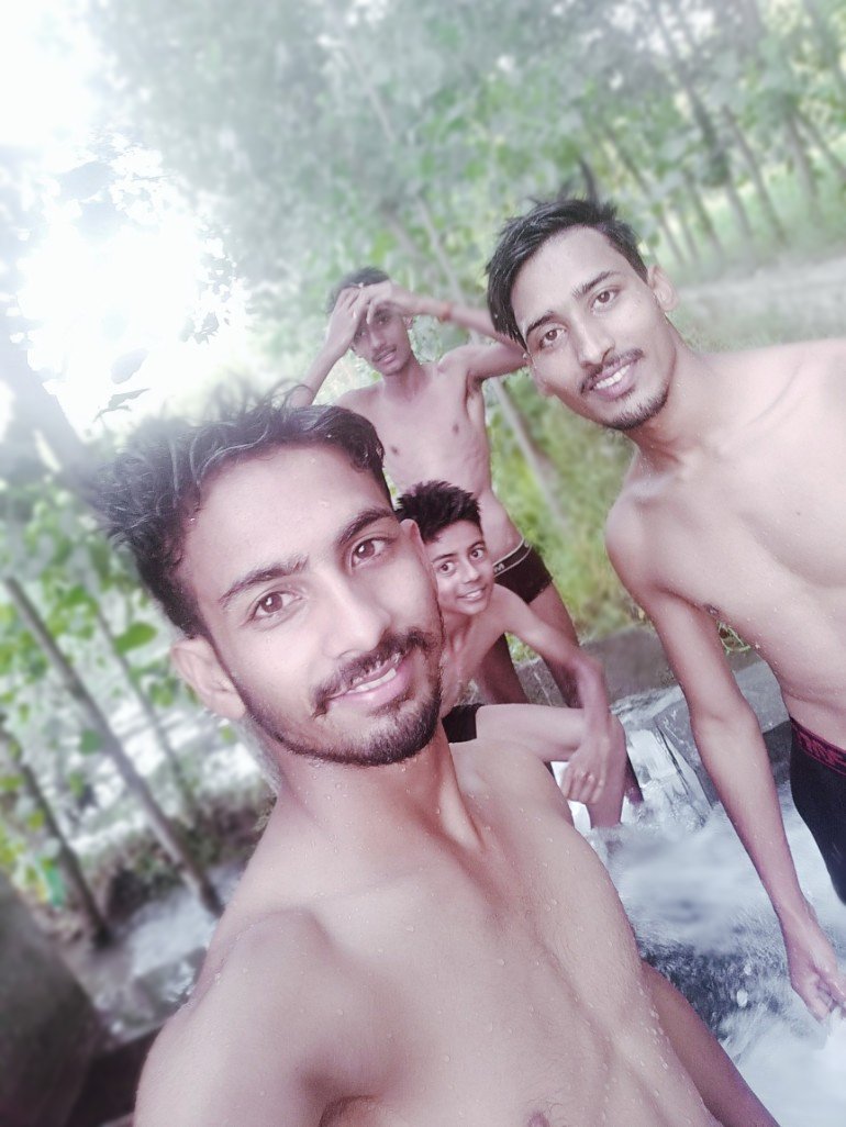 being_gaurav__'s tweet photo. ✨💙❣️❤️💞🎈🎈✨✨✨
#mastiii #Brothers #summertime https://t.co/eBnGxq1a31