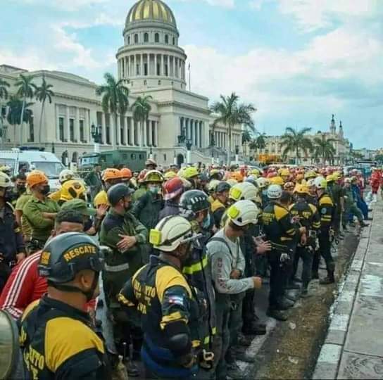 IlenSM's tweet photo. Hago extensivo mi  más profundo  agradecimiento a todos los héroes que unieron sus fuerzas y laboraron de manera ininterrumpida en las tareas de rescate y salvamento, en el Hotel Saratoga.
#FuerzaCuba
#CiegodeAvila https://t.co/l1nLk3ERkN