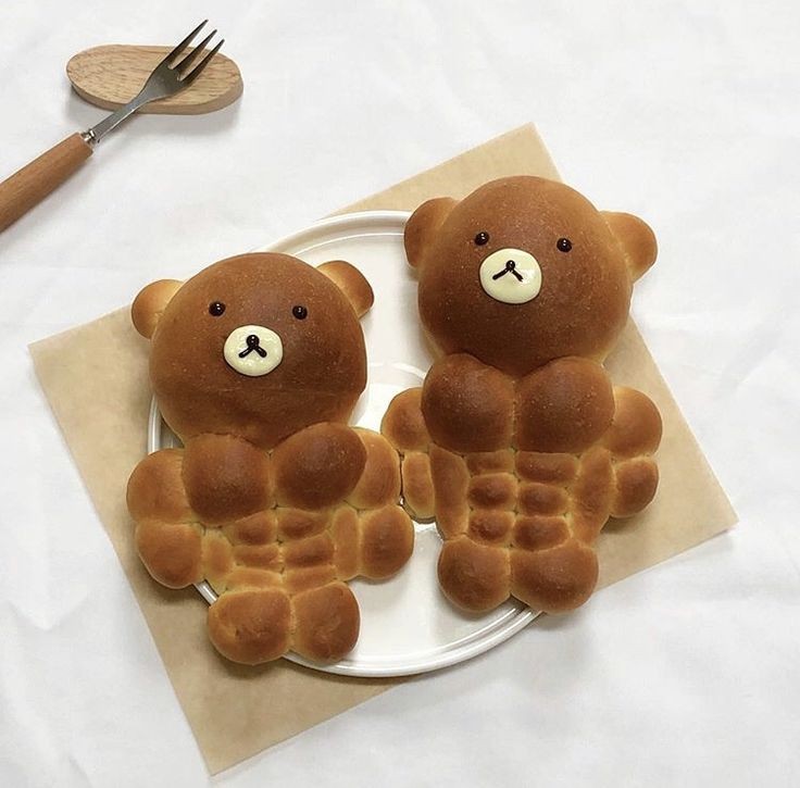 Candu's tweet photo. @cogants defga! hepi wiken yaaa~ mau ada rencana apa hari ini? pokoknya jangan lupa sarapan dan minum yang banyak biar tidak loyoo 🫶🏼 nih ada kue berotot biar kamu kuat menjalani hari. have a great dayy 🐻 https://t.co/XMWqyQuRbj