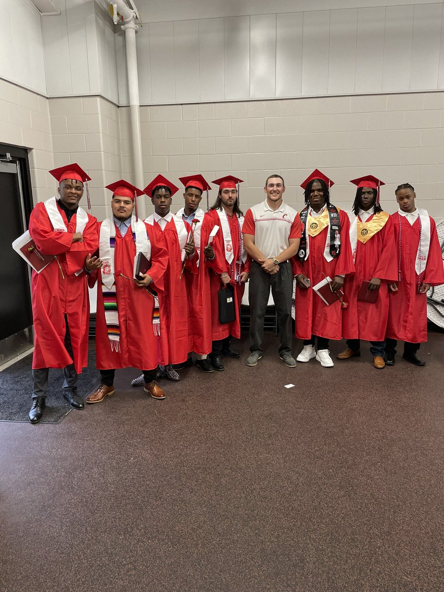 jlove_80's tweet photo. Clarendon Football class of 2022! I’m honored to have the privilege of coaching and guiding a great group of young men! These guys are truly one of a kind and I’m glad to be leaving Clarendon with such a crew! I love you guys! Once a Lion, Always a Lion! #LionPride https://t.co/aB6Yu5YzYl